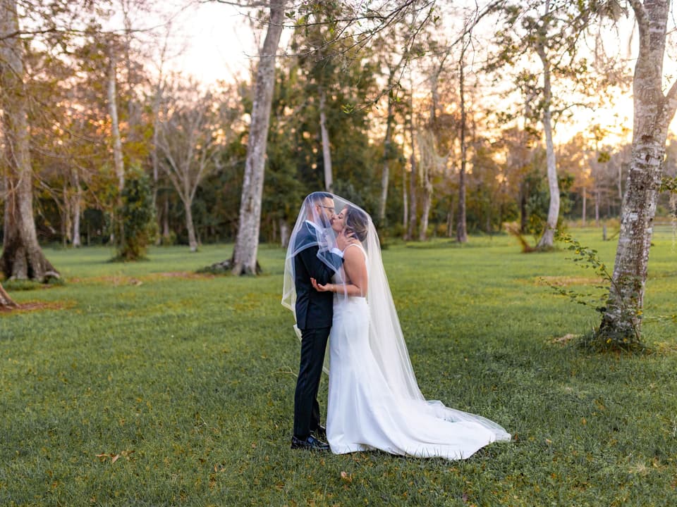 Alex + Kayel — photograph 1 of 22