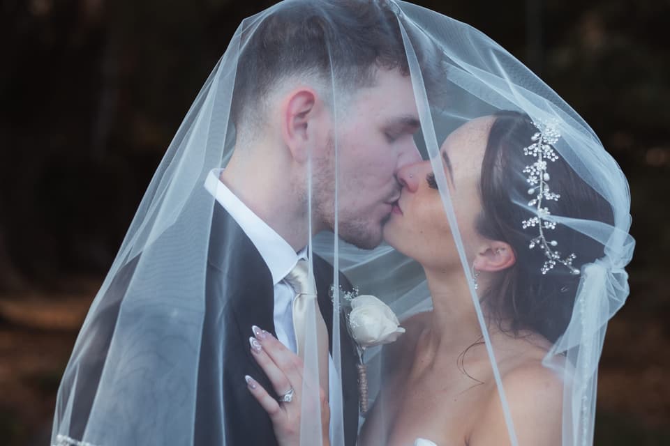 Leah + Colton — photograph 31 of 33
