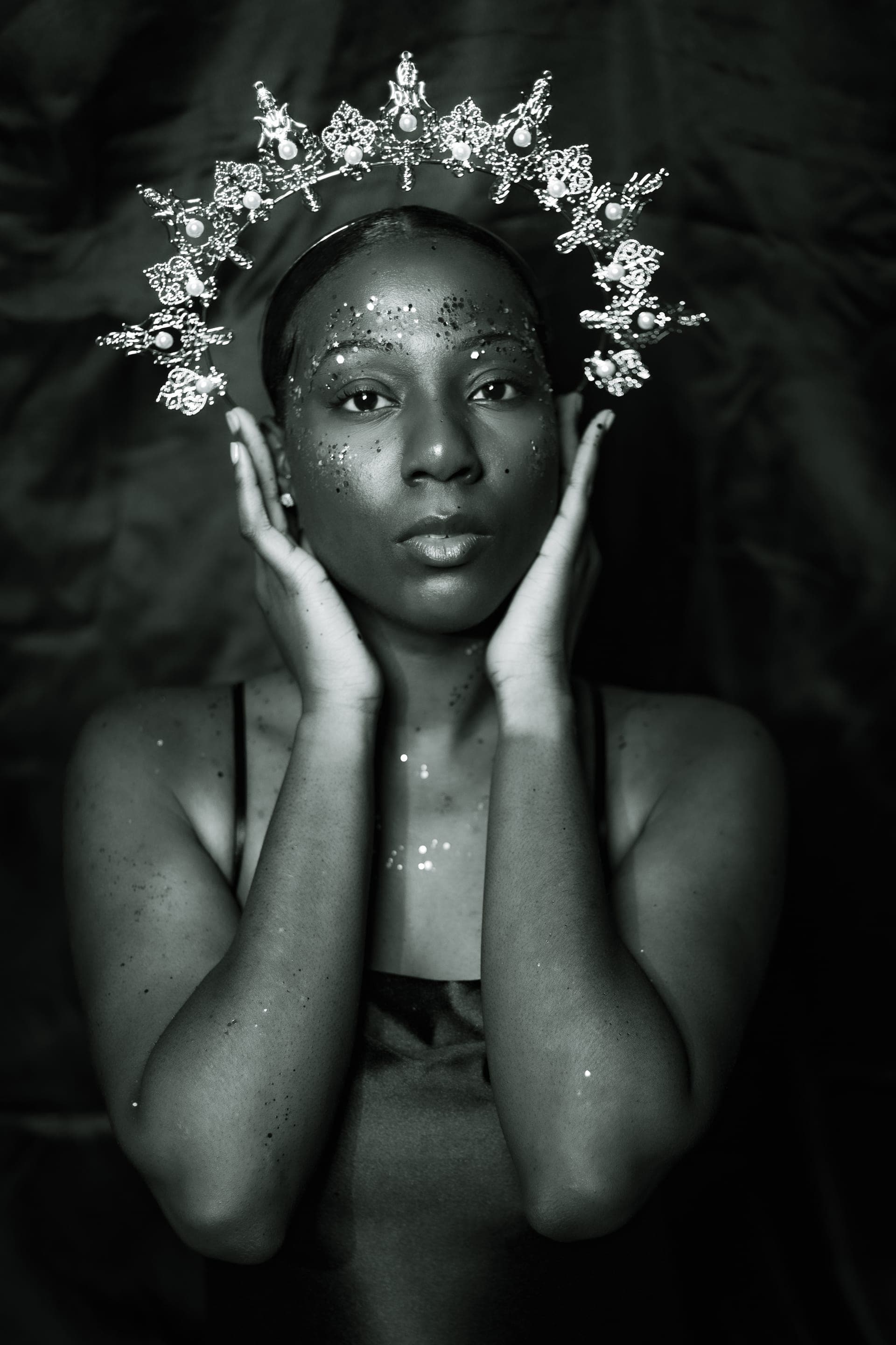 Sara, photographed by Kaliq Lowe